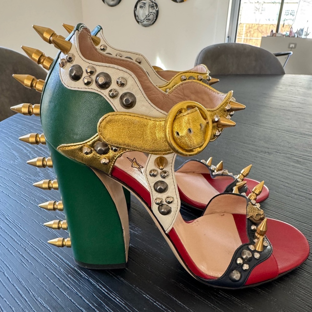 Stunning and Rare Gucci Studded Sandals 🌟💫🔥♥️